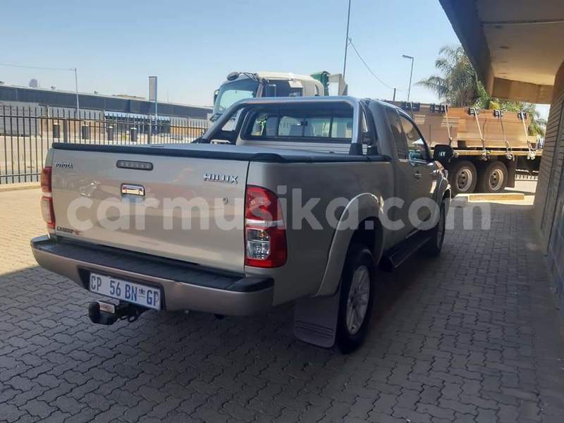 Big with watermark toyota hilux matabeleland south beitbridge 8393