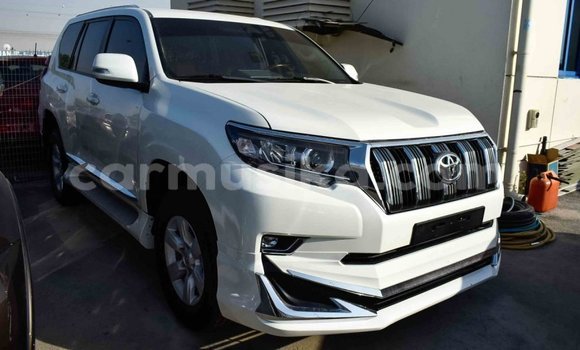 Acheter Import Voiture Toyota Prado Blanc à Import - Dubai, Harare Acheter Import Voiture Toyota Prado Blanc à Import - Dubai, Harare