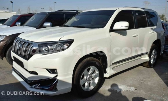 Acheter Import Voiture Toyota Prado Blanc à Import - Dubai, Harare Acheter Import Voiture Toyota Prado Blanc à Import - Dubai, Harare