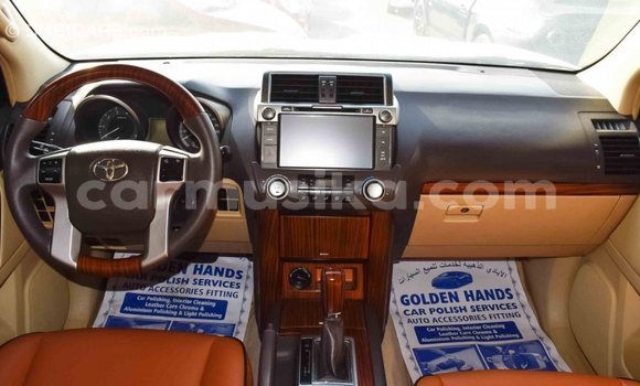 Acheter Import Voiture Toyota Prado Blanc à Import - Dubai, Harare Acheter Import Voiture Toyota Prado Blanc à Import - Dubai, Harare
