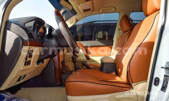 Acheter Import Voiture Toyota Prado Blanc à Import - Dubai, Harare Acheter Import Voiture Toyota Prado Blanc à Import - Dubai, Harare