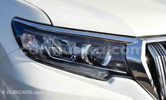 Acheter Import Voiture Toyota Prado Blanc à Import - Dubai, Harare Acheter Import Voiture Toyota Prado Blanc à Import - Dubai, Harare
