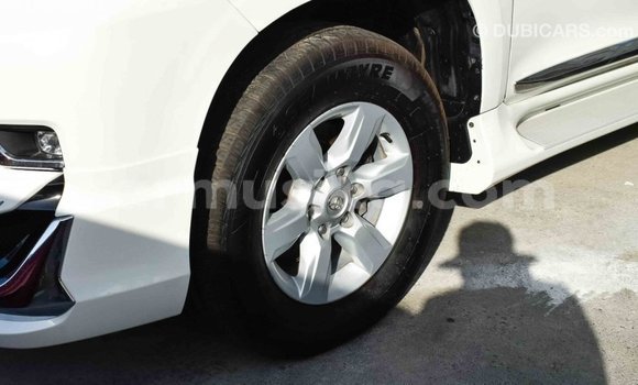 Acheter Import Voiture Toyota Prado Blanc à Import - Dubai, Harare Acheter Import Voiture Toyota Prado Blanc à Import - Dubai, Harare