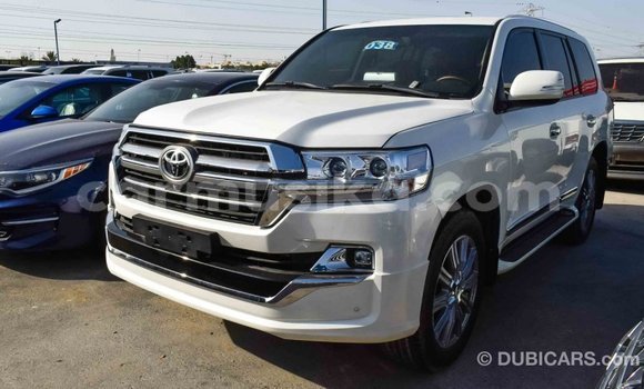 Acheter Import Voiture Toyota Land Cruiser Blanc à Import - Dubai, Harare Acheter Import Voiture Toyota Land Cruiser Blanc à Import - Dubai, Harare