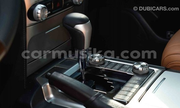 Acheter Import Voiture Toyota Land Cruiser Blanc à Import - Dubai, Harare Acheter Import Voiture Toyota Land Cruiser Blanc à Import - Dubai, Harare