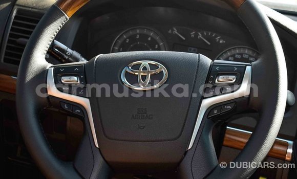 Acheter Import Voiture Toyota Land Cruiser Blanc à Import - Dubai, Harare Acheter Import Voiture Toyota Land Cruiser Blanc à Import - Dubai, Harare