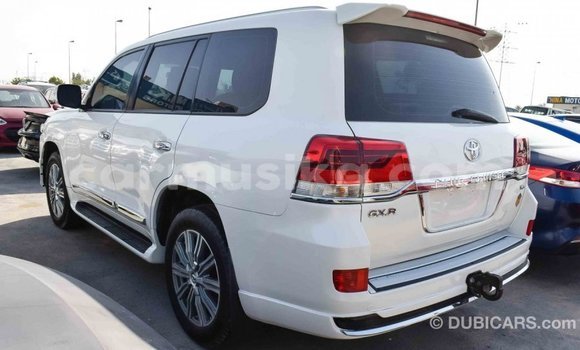 Acheter Import Voiture Toyota Land Cruiser Blanc à Import - Dubai, Harare Acheter Import Voiture Toyota Land Cruiser Blanc à Import - Dubai, Harare