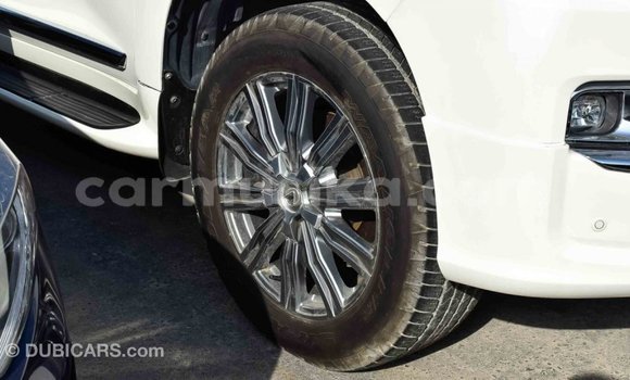 Acheter Import Voiture Toyota Land Cruiser Blanc à Import - Dubai, Harare Acheter Import Voiture Toyota Land Cruiser Blanc à Import - Dubai, Harare