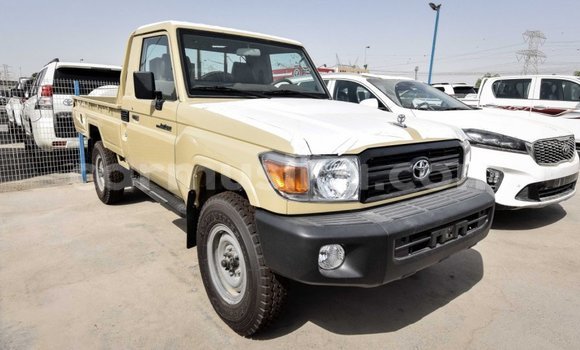 Tenga Imported Toyota Land Cruiser Beige Mota in Import - Dubai in Harare Tenga Imported Toyota Land Cruiser Beige Mota in Import - Dubai in Harare