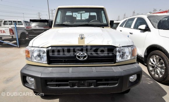 Tenga Imported Toyota Land Cruiser Beige Mota in Import - Dubai in Harare Tenga Imported Toyota Land Cruiser Beige Mota in Import - Dubai in Harare