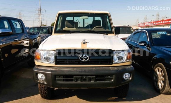 Acheter Import Voiture Toyota Land Cruiser Beige à Import - Dubai, Harare Acheter Import Voiture Toyota Land Cruiser Beige à Import - Dubai, Harare
