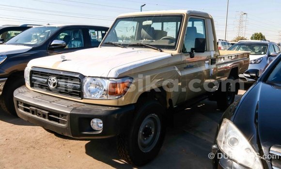 Acheter Import Voiture Toyota Land Cruiser Beige à Import - Dubai, Harare Acheter Import Voiture Toyota Land Cruiser Beige à Import - Dubai, Harare