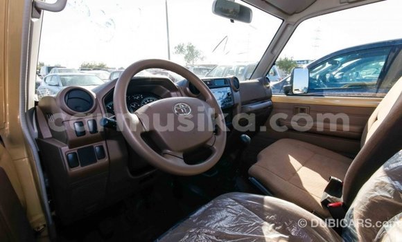 Acheter Import Voiture Toyota Land Cruiser Beige à Import - Dubai, Harare Acheter Import Voiture Toyota Land Cruiser Beige à Import - Dubai, Harare