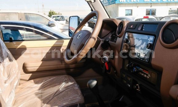Acheter Import Voiture Toyota Land Cruiser Beige à Import - Dubai, Harare Acheter Import Voiture Toyota Land Cruiser Beige à Import - Dubai, Harare