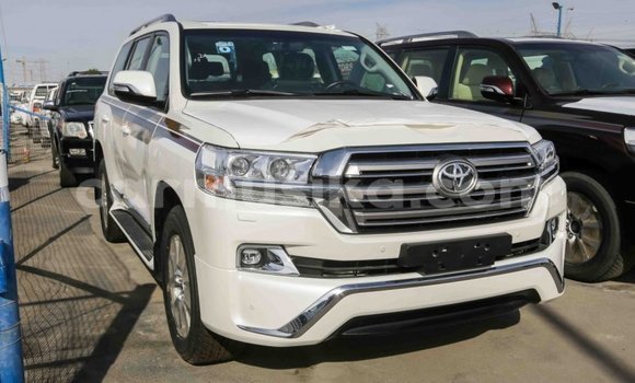 Tenga Imported Toyota Land Cruiser Chena Mota in Import - Dubai in Harare Tenga Imported Toyota Land Cruiser Chena Mota in Import - Dubai in Harare