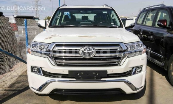 Tenga Imported Toyota Land Cruiser Chena Mota in Import - Dubai in Harare Tenga Imported Toyota Land Cruiser Chena Mota in Import - Dubai in Harare