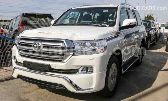 Tenga Imported Toyota Land Cruiser Chena Mota in Import - Dubai in Harare Tenga Imported Toyota Land Cruiser Chena Mota in Import - Dubai in Harare