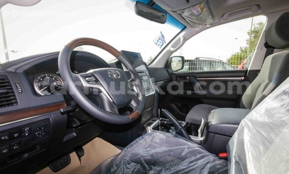 Tenga Imported Toyota Land Cruiser Chena Mota in Import - Dubai in Harare Tenga Imported Toyota Land Cruiser Chena Mota in Import - Dubai in Harare