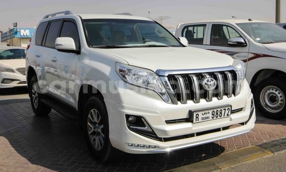 Acheter Import Voiture Toyota Prado Blanc à Import - Dubai, Harare Acheter Import Voiture Toyota Prado Blanc à Import - Dubai, Harare