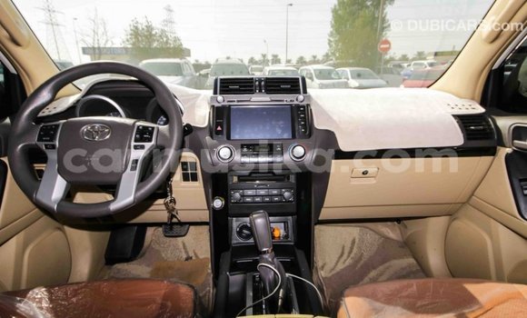 Acheter Import Voiture Toyota Prado Blanc à Import - Dubai, Harare Acheter Import Voiture Toyota Prado Blanc à Import - Dubai, Harare
