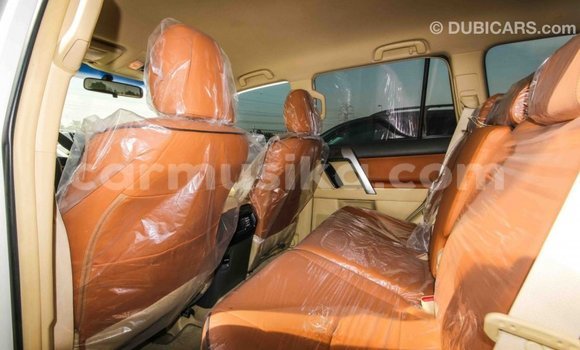 Acheter Import Voiture Toyota Prado Blanc à Import - Dubai, Harare Acheter Import Voiture Toyota Prado Blanc à Import - Dubai, Harare