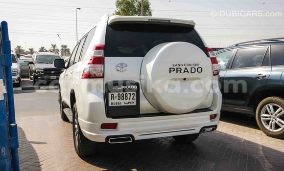 Acheter Import Voiture Toyota Prado Blanc à Import - Dubai, Harare Acheter Import Voiture Toyota Prado Blanc à Import - Dubai, Harare
