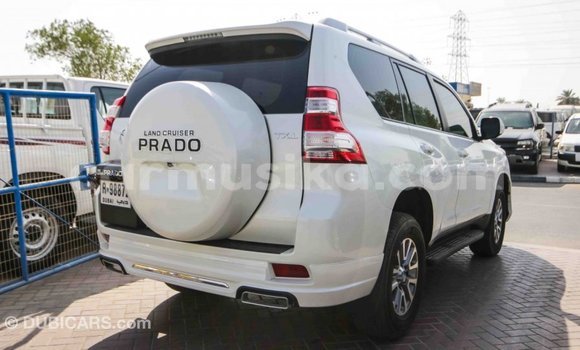 Acheter Import Voiture Toyota Prado Blanc à Import - Dubai, Harare Acheter Import Voiture Toyota Prado Blanc à Import - Dubai, Harare