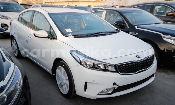 Acheter Import Voiture Kia Cerato Blanc à Import - Dubai, Harare Acheter Import Voiture Kia Cerato Blanc à Import - Dubai, Harare