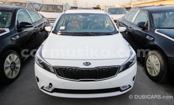 Acheter Import Voiture Kia Cerato Blanc à Import - Dubai, Harare Acheter Import Voiture Kia Cerato Blanc à Import - Dubai, Harare