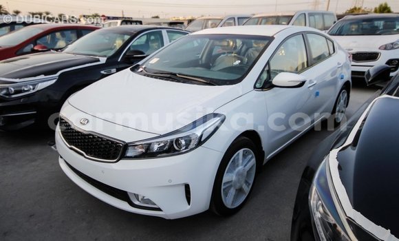 Acheter Import Voiture Kia Cerato Blanc à Import - Dubai, Harare Acheter Import Voiture Kia Cerato Blanc à Import - Dubai, Harare