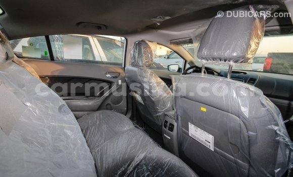 Acheter Import Voiture Kia Cerato Blanc à Import - Dubai, Harare Acheter Import Voiture Kia Cerato Blanc à Import - Dubai, Harare