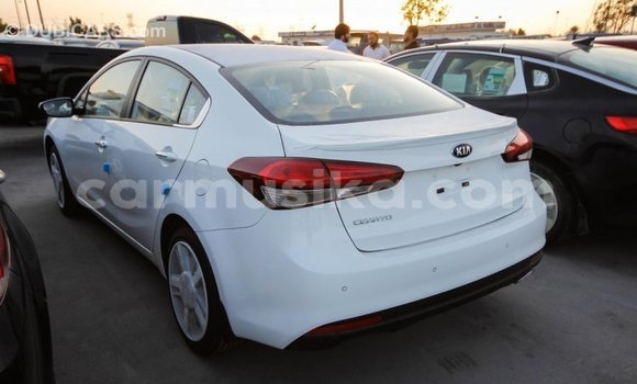 Acheter Import Voiture Kia Cerato Blanc à Import - Dubai, Harare Acheter Import Voiture Kia Cerato Blanc à Import - Dubai, Harare