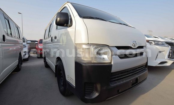 Acheter Import Voiture Toyota Hiace Blanc à Import - Dubai, Harare Acheter Import Voiture Toyota Hiace Blanc à Import - Dubai, Harare