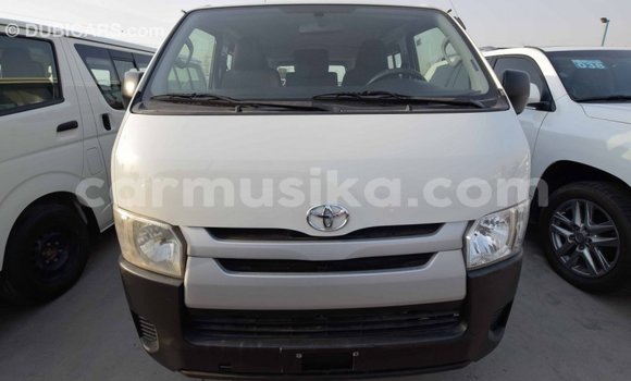 Acheter Import Voiture Toyota Hiace Blanc à Import - Dubai, Harare Acheter Import Voiture Toyota Hiace Blanc à Import - Dubai, Harare