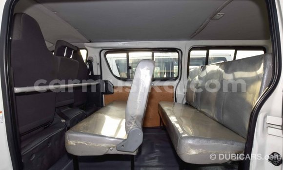 Acheter Import Voiture Toyota Hiace Blanc à Import - Dubai, Harare Acheter Import Voiture Toyota Hiace Blanc à Import - Dubai, Harare
