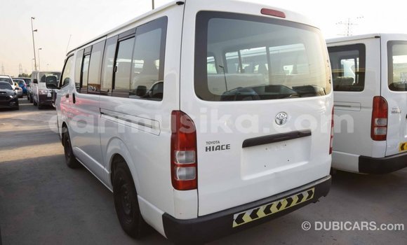 Acheter Import Voiture Toyota Hiace Blanc à Import - Dubai, Harare Acheter Import Voiture Toyota Hiace Blanc à Import - Dubai, Harare