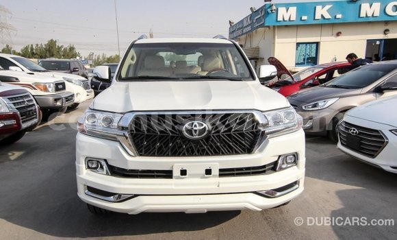 Tenga Imported Toyota Land Cruiser Chena Mota in Import - Dubai in Harare Tenga Imported Toyota Land Cruiser Chena Mota in Import - Dubai in Harare
