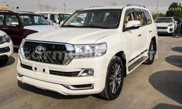 Tenga Imported Toyota Land Cruiser Chena Mota in Import - Dubai in Harare Tenga Imported Toyota Land Cruiser Chena Mota in Import - Dubai in Harare