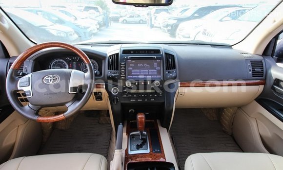 Tenga Imported Toyota Land Cruiser Chena Mota in Import - Dubai in Harare Tenga Imported Toyota Land Cruiser Chena Mota in Import - Dubai in Harare