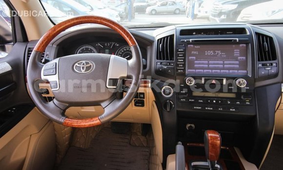 Tenga Imported Toyota Land Cruiser Chena Mota in Import - Dubai in Harare Tenga Imported Toyota Land Cruiser Chena Mota in Import - Dubai in Harare