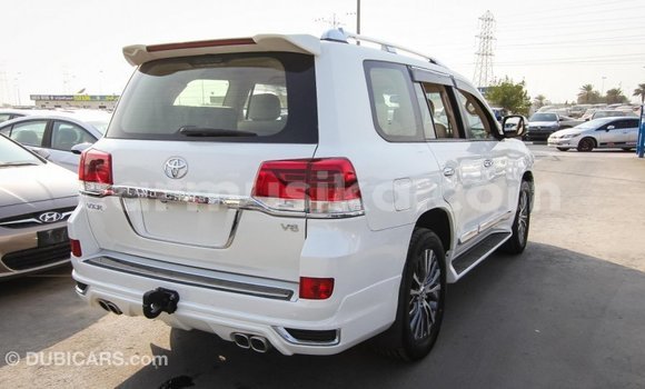 Tenga Imported Toyota Land Cruiser Chena Mota in Import - Dubai in Harare Tenga Imported Toyota Land Cruiser Chena Mota in Import - Dubai in Harare
