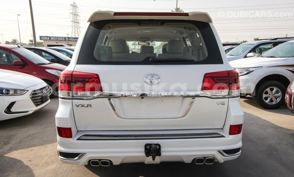 Tenga Imported Toyota Land Cruiser Chena Mota in Import - Dubai in Harare Tenga Imported Toyota Land Cruiser Chena Mota in Import - Dubai in Harare