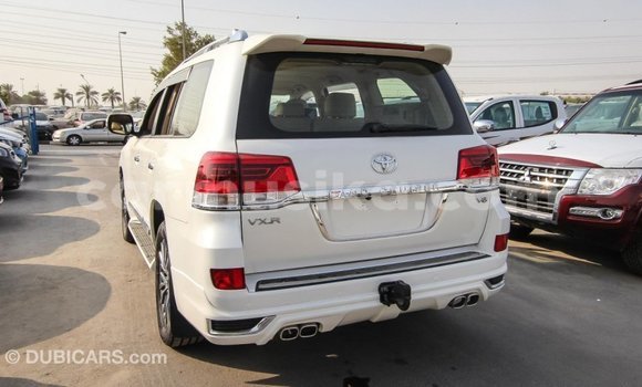 Tenga Imported Toyota Land Cruiser Chena Mota in Import - Dubai in Harare Tenga Imported Toyota Land Cruiser Chena Mota in Import - Dubai in Harare