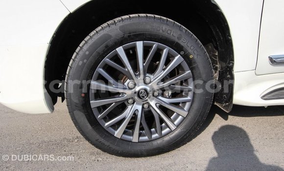 Tenga Imported Toyota Land Cruiser Chena Mota in Import - Dubai in Harare Tenga Imported Toyota Land Cruiser Chena Mota in Import - Dubai in Harare