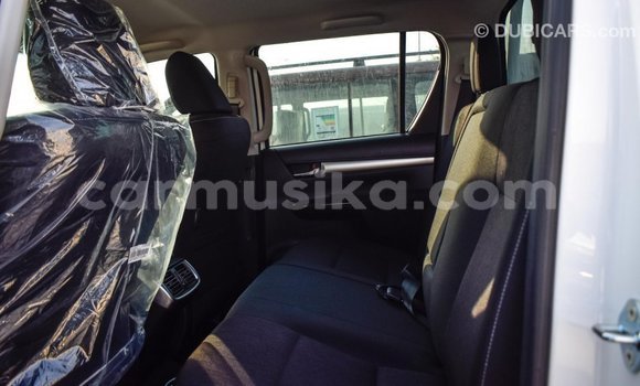 Tenga Imported Toyota Hilux Chena Mota in Import - Dubai in Harare Tenga Imported Toyota Hilux Chena Mota in Import - Dubai in Harare