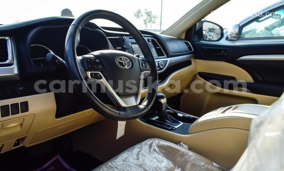 Tenga Imported Toyota Highlander Nhema Mota in Import - Dubai in Harare Tenga Imported Toyota Highlander Nhema Mota in Import - Dubai in Harare