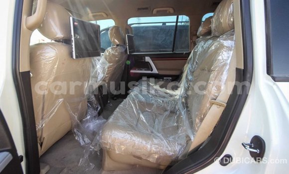 Acheter Import Voiture Toyota Land Cruiser Blanc à Import - Dubai, Harare Acheter Import Voiture Toyota Land Cruiser Blanc à Import - Dubai, Harare