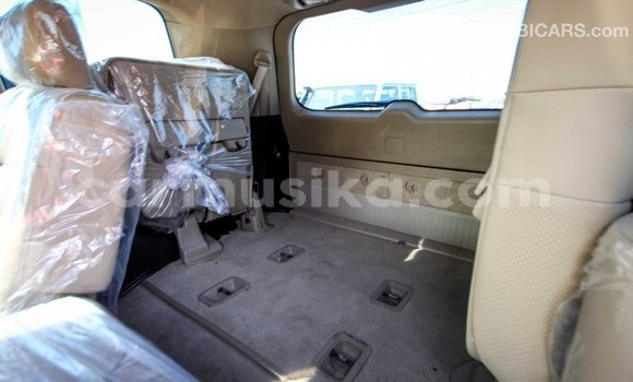 Acheter Import Voiture Toyota Land Cruiser Blanc à Import - Dubai, Harare Acheter Import Voiture Toyota Land Cruiser Blanc à Import - Dubai, Harare