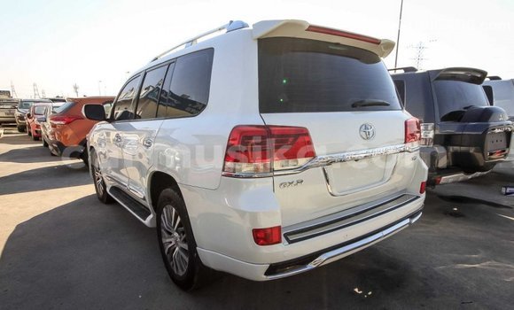 Acheter Import Voiture Toyota Land Cruiser Blanc à Import - Dubai, Harare Acheter Import Voiture Toyota Land Cruiser Blanc à Import - Dubai, Harare