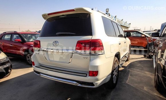 Acheter Import Voiture Toyota Land Cruiser Blanc à Import - Dubai, Harare Acheter Import Voiture Toyota Land Cruiser Blanc à Import - Dubai, Harare